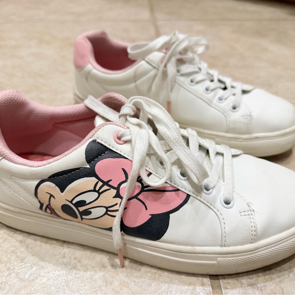 Disney Minnie Mouse Women's Size 10 Character Sneakers White/Pink NWT